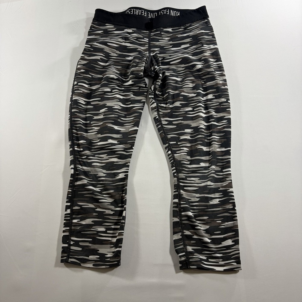Women's Nike Dri Fit Workout Capris Camo Size Medium Run Fast Live Fearless Gym